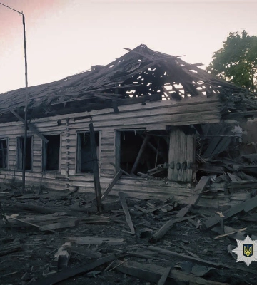 За минулу добу росіяни обстріляли 14 населених пунктів Сумщини, пошкодили приватні будинки, автомобілі, зруйнували школу у селі