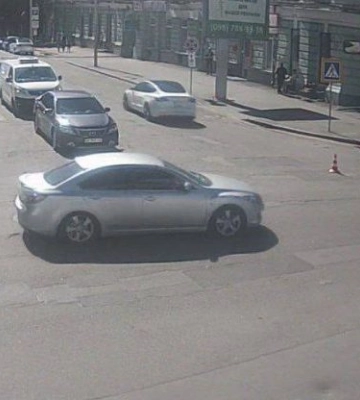 У Дніпрі на перехресті вулиць Грушевського та Шевченка через ДТП утворився затор
