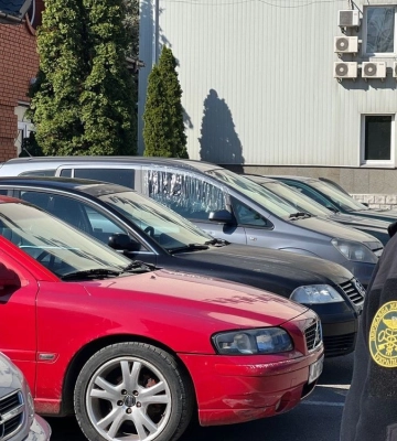 На Київщині припинено спробу незаконного продажу автомобілів, ввезених як гуманітарна допомога для військових