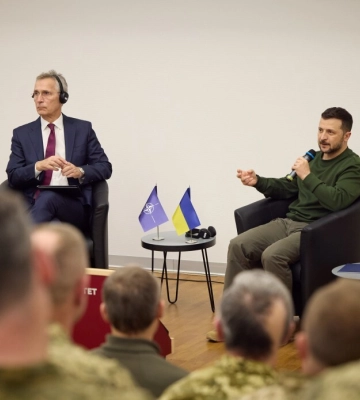 Глава НАТО під час візиту до Києва заявив, що потоки озброєнь до України збільшаться