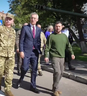 Зеленський зі Столтенбергом відвідали офіцерів, які проходять курси за стандартами НАТО