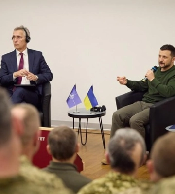Зеленський зі Столтенбергом відвідали офіцерів, які проходять курси за стандартами НАТО