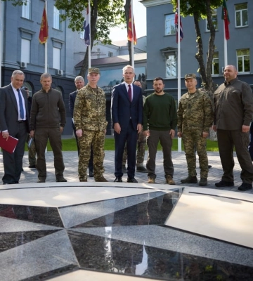 Зеленський зі Столтенбергом відвідали офіцерів, які проходять курси за стандартами НАТО