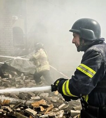 Через ворожий удар КАБами по Харкову пошкоджено багато гаражів, горіли автівки. ВІДЕО+ФОТОрепортаж