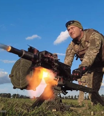 РФ сбрасывает по 30 ФАБ ежедневно и накопила 30 тысяч военных возле Часового Яра, — Гетман (видео)