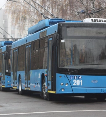 У Рівному через ДТП змінили рух два маршрути тролейбусів
