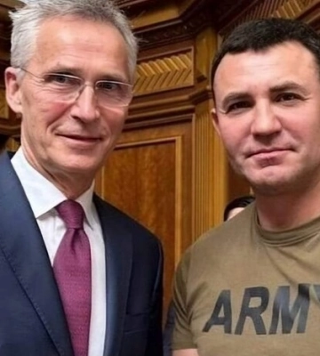 Депутатка висміяла колег, які вчора мучили генсека НАТО селфі