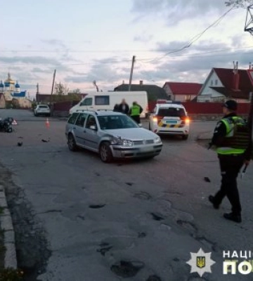 У Звягелі зіткнулися автівка та мотоцикл: водій двоколісника у важкому стані в лікарні