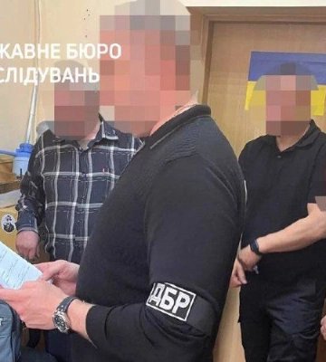 Вимагав гроші у військовослужбовця: в Запоріжжі затримали правоохоронця