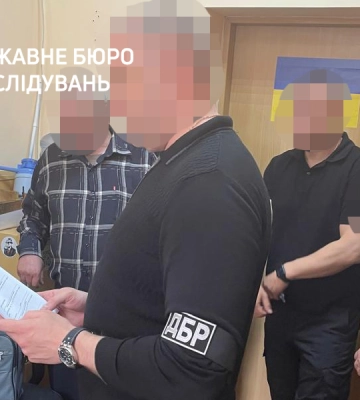 Вимагав гроші у військовослужбовця: в Запоріжжі затримали правоохоронця