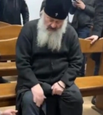 Суд дозволив митрополиту УПЦ МП Павлу зняти електронний браслет