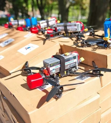 150 FPV-дронів для захисників купив за бюджетні кошти Ізюм на Харківщині
