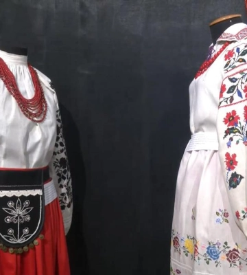 Сукні, костюми та аксесуари: у Рівному вихованці коледжу представили колекцію народного одягу (ВІДЕО)