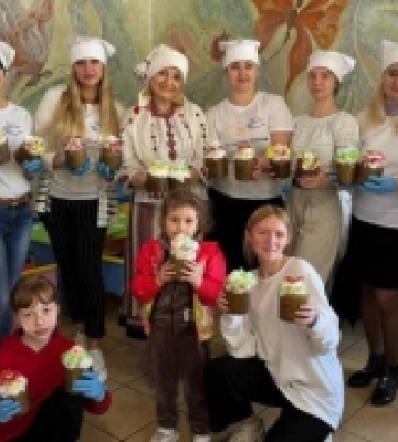 «Хліб єднання»: на Волині переселенці випікали Великодні паски