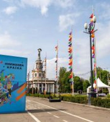На фестивалі «Книжкова країна» у Києві відбулися дискусії про стан книжкового ринку в 2024 році та роль історії в сучасній політиці