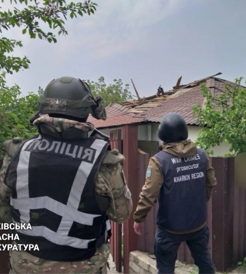 РФ влучила в приватний будинок у Куп&#039;янську: з-під завалів дістали жінку, ушпиталили 52-річного чоловіка