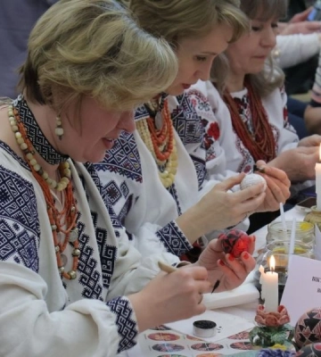 У столиці встановили рекорд з наймасовішого розпису писанок