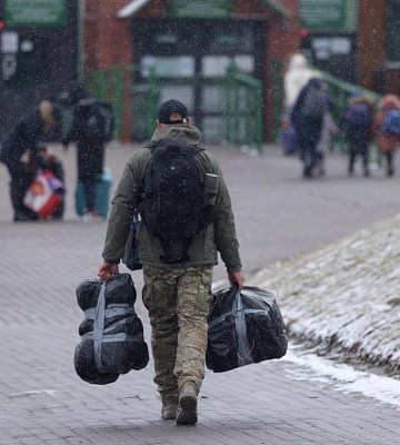 Чоловіки призовного віку зможуть подати заяви на отримання консульських послуг, однак не всі