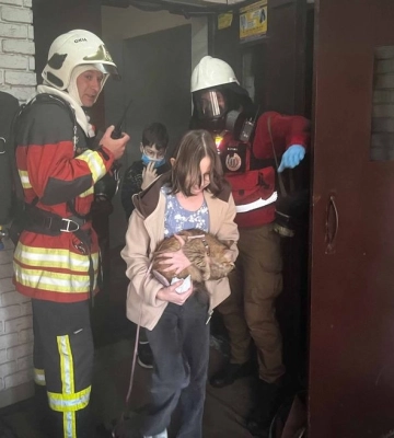 На Київщині через палаючу покришку евакуювали із задимленого під’їзду 84 людини, з них – 20 дітей