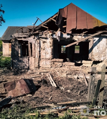 На Сумщині рашисти пошкодили 8 будинків, автівки та ЛЕП: поранено людину