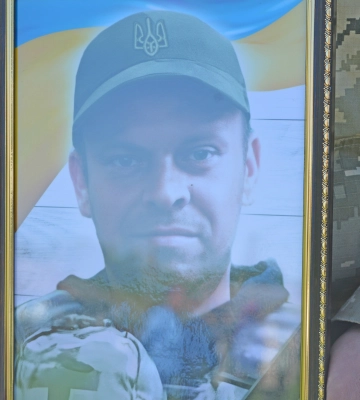 У Лебединській громаді провели в останню путь захисника Артема Шолоха