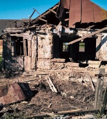Одна людина травмована, є пошкодження будинків та авто: у поліції Сумщини показали наслідки обстрілів