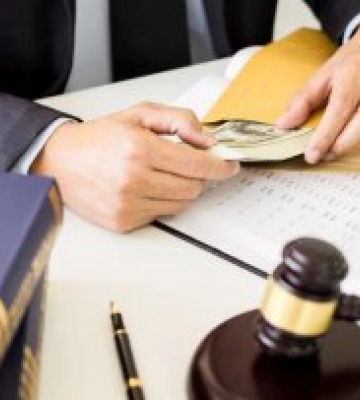 Депутата облради звинуватили у збитках бюджета на понад 16 млн грн під час облаштування вуличного освітлення на Одещині