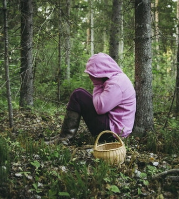 На Львівщині в лісі заблукала дівчина