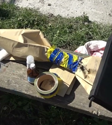 Зарубав сокирою та хотів спалити. На Житомирщині поліція затримала чоловіка за жорстоке вбивство матері
