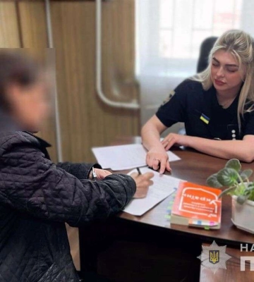 Вдарила у груди ножем: у Павлоградському районі за підозрою у вбивстві чоловіка затримали 46-річну жінку