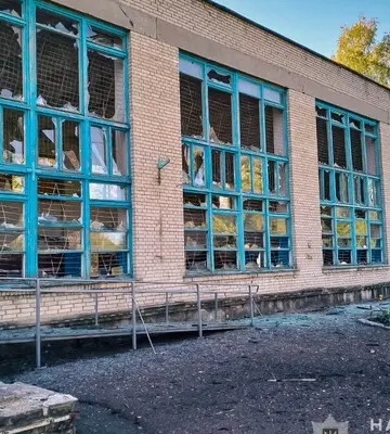 Одна людина травмована, є пошкодження будинків та авто: у поліції Сумщини показали наслідки обстрілів