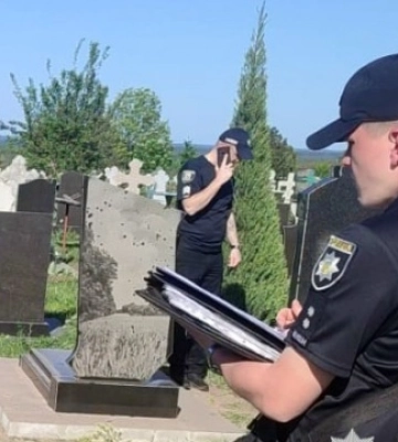 Смерть на кладовищі: на Полтавщині виявили тіло чоловіка