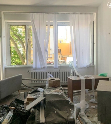 В Одесі внаслідок ракетної атаки пошкоджене представництво омбудсмена