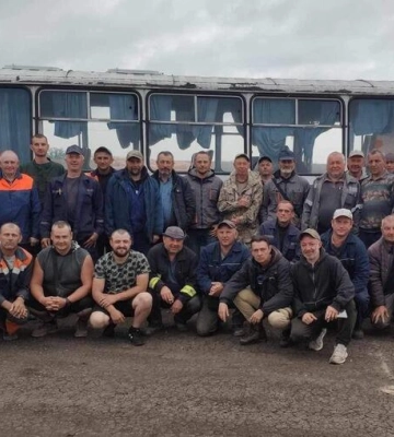 Комунальники з Івано-Франківська повернулися з Донеччини, де вони будували укріплення