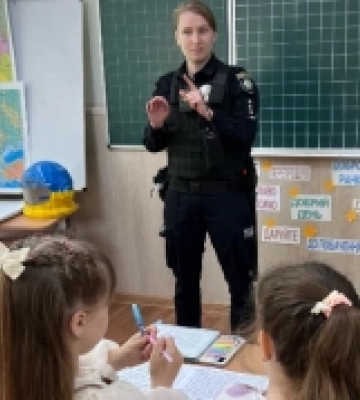 У Первомайську офіцерка служби освітньої безпеки провела пізнавальний урок для школярів