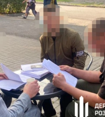 Безпідставно вилучив у підприємства автомобілі: судитимуть посадовця запорізького військкомату