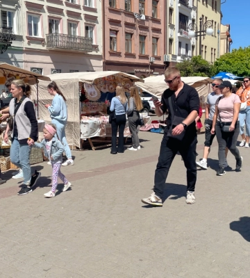 В Івано-Франківську на площі Ринок розпочався щорічний ярмарок “Великодній кошик”