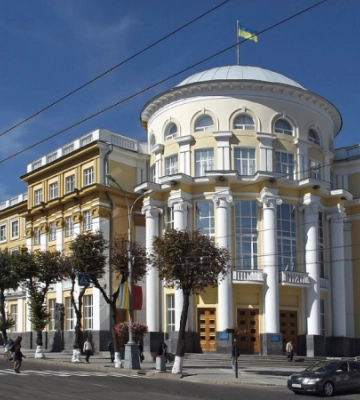 Невідомий повідомив про замінування будівлі Вінницької ОВА, відбувається евакуація працівників