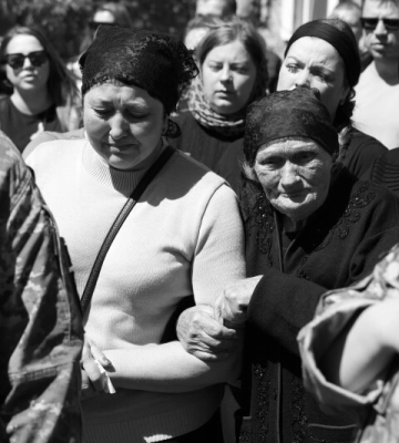 Храм не зміг вмістити всіх охочих попрощатися з Героєм: у Луцькій громаді попрощалися з Героєм Володимиром Бессоновим