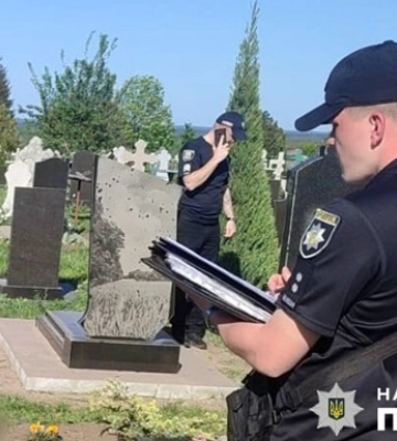 Смерть на кладовищі: на Полтавщині виявили тіло чоловіка