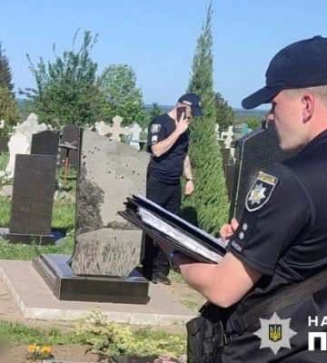 Смерть на кладовищі: на Полтавщині виявили тіло чоловіка