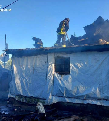 На Глухівщині пожежники ліквідували загоряння в житловому будинку (відео)