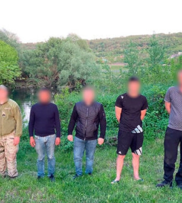 Організатори схеми переправлення чоловіків за кордон затримані на Вінничині, за &quot;послуги&quot; брали 6 тис. дол., - ДПСУ