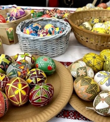 Розписали 800 яєць до Великодня і встановили рекорд України: як у Києві проходив фестиваль крашанок – сюжет (Відео)
