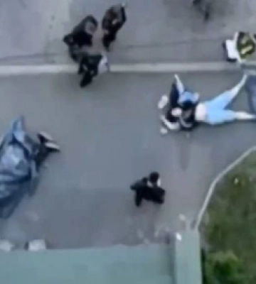У Києві дівчина вистрибнула з 14 поверху, і впала на перехожу: обидві загинули