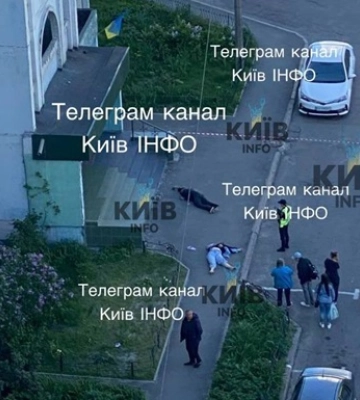 В Киеве женщина выпрыгнула с 14-го этажа и упала на прохожую - соцсети