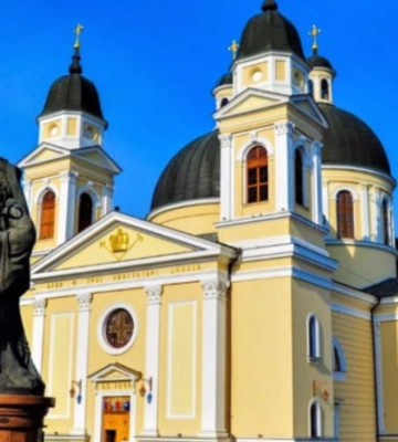 Коли в Чернівцях проводитимуть богослужіння на Великдень: розклад