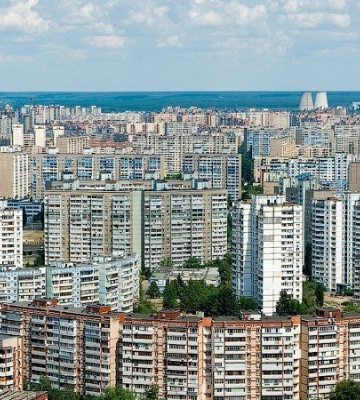 В Киеве женщина выпрыгнула с 14-го этажа и упала на мужчину. Оба погибли – фото
