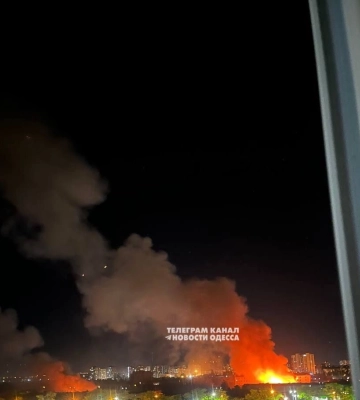 В Одессе раздаются взрывы, в городе вспыхнул пожар