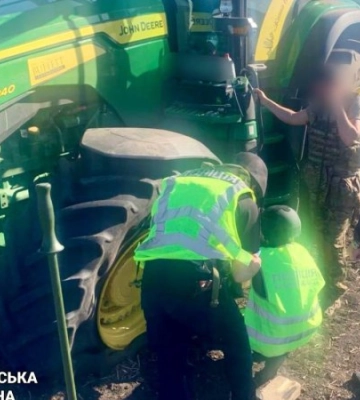 На Харківщині трактор підірвався на міні, ще в один - влучив дрон